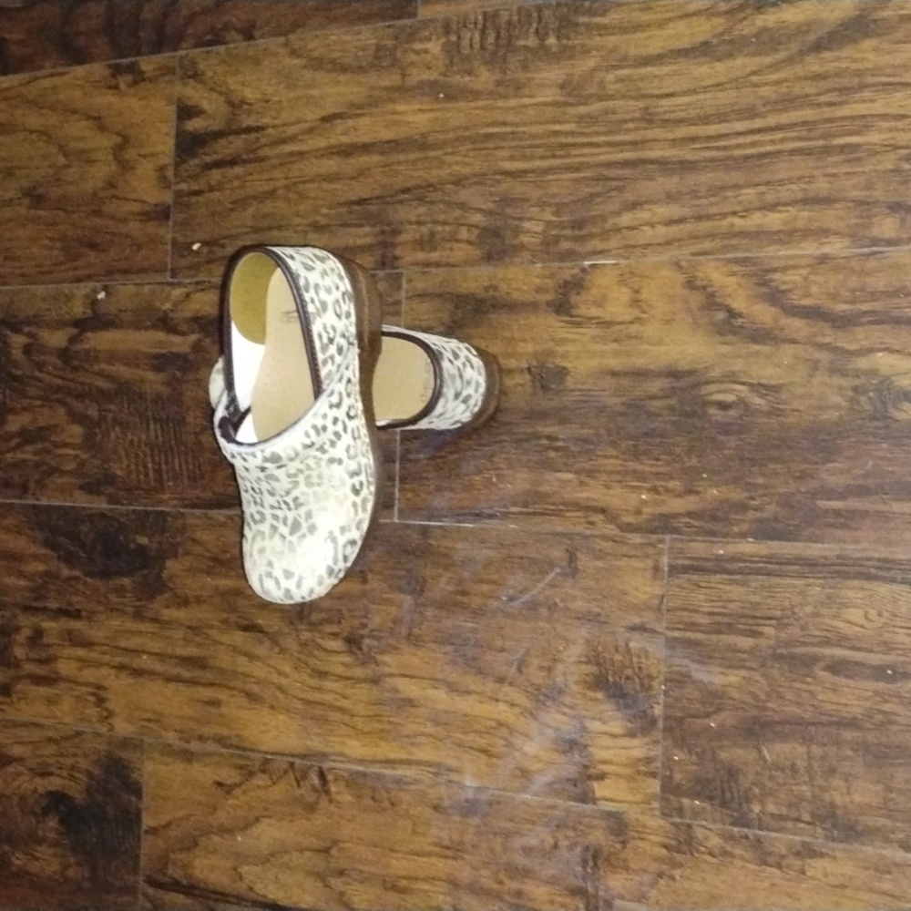 Leopard Print Clogs - Picture 3 of 7